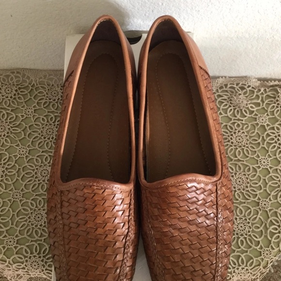 New In Box St John’s Bay Women’s Muffy Woven  Loafers. New In Box Size 8M. - Picture 2 of 8